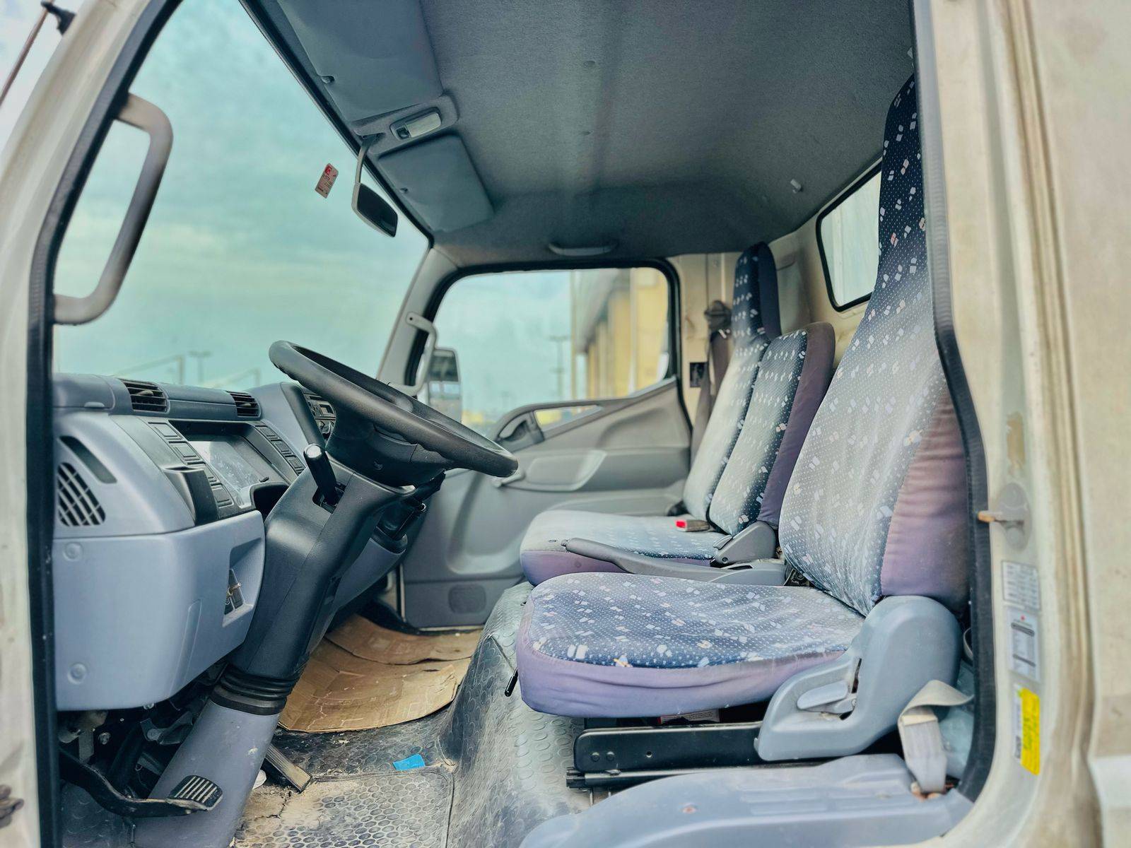 2016 MITSUBISHI CANTER FUSO — 116864 KM — Lot GK013752 — Souq - Marhaba Auctions Used Cars - Image 9