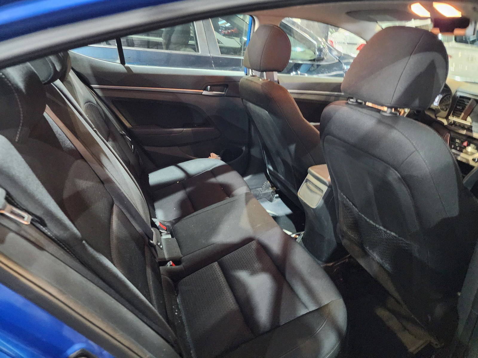 2018 HYUNDAI ELANTRA — 253767 KM — Lot 601556 — Al Quoz - Marhaba Auctions Used Cars - Image 7
