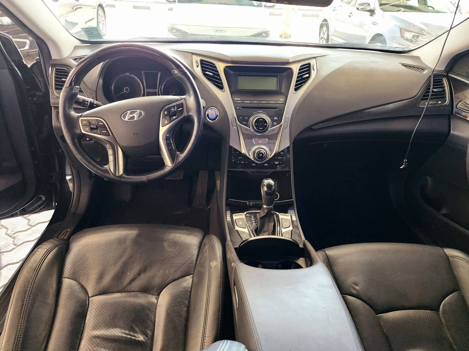 2011 HYUNDAI GRANDEUR — 132226 KM — Lot 009768 — Souq - Marhaba Auctions Used Cars - Image 7