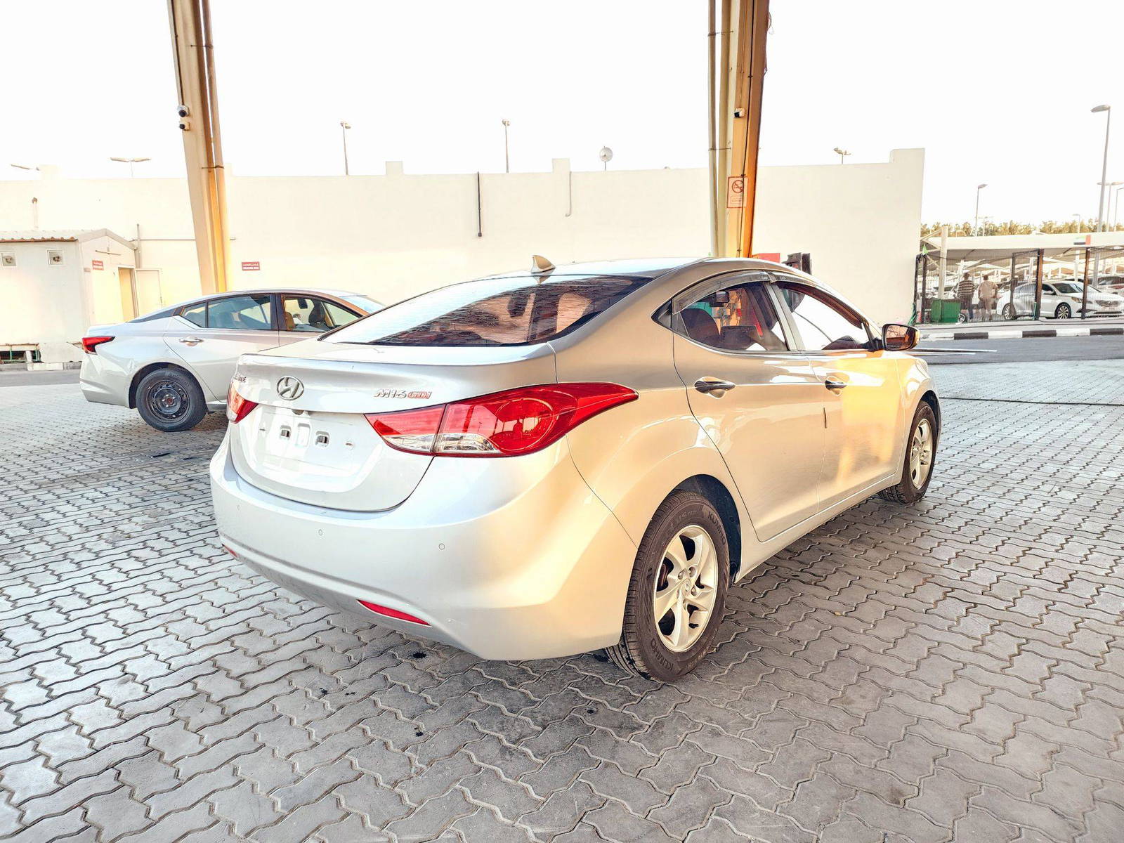 2011 HYUNDAI AVANTE — 107617 KM — Lot 038301 — Souq - Marhaba Auctions Used Cars - Image 4