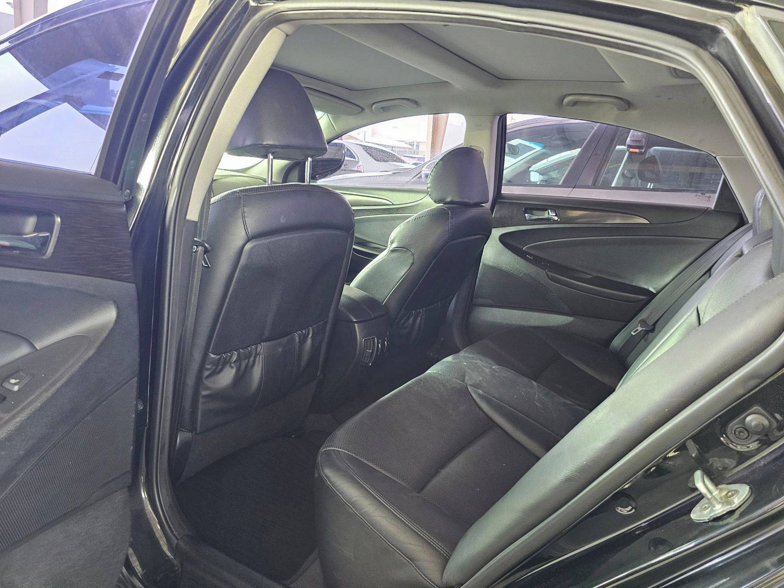 2012 HYUNDAI SONATA — 137685 KM — Lot 386226 — Souq - Marhaba Auctions Used Cars - Image 6
