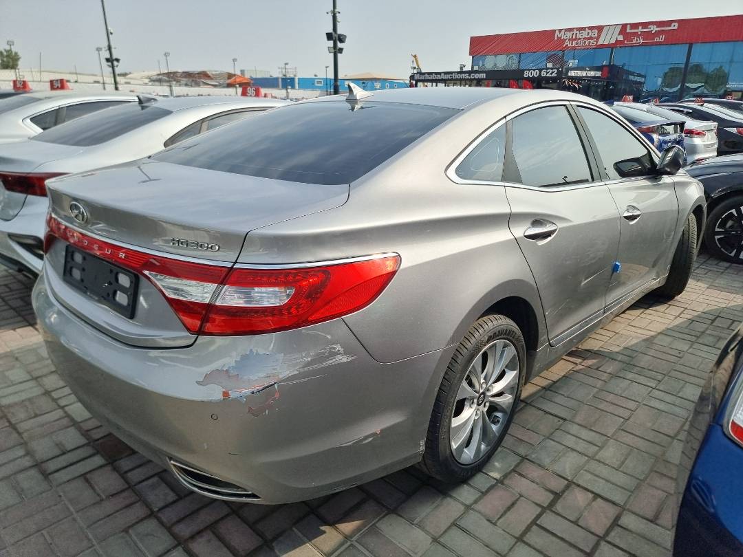 2011 HYUNDAI GRANDEUR — 191691 KM — Lot 25785 — Ind. 12 - Marhaba Auctions Used Cars - Image 4