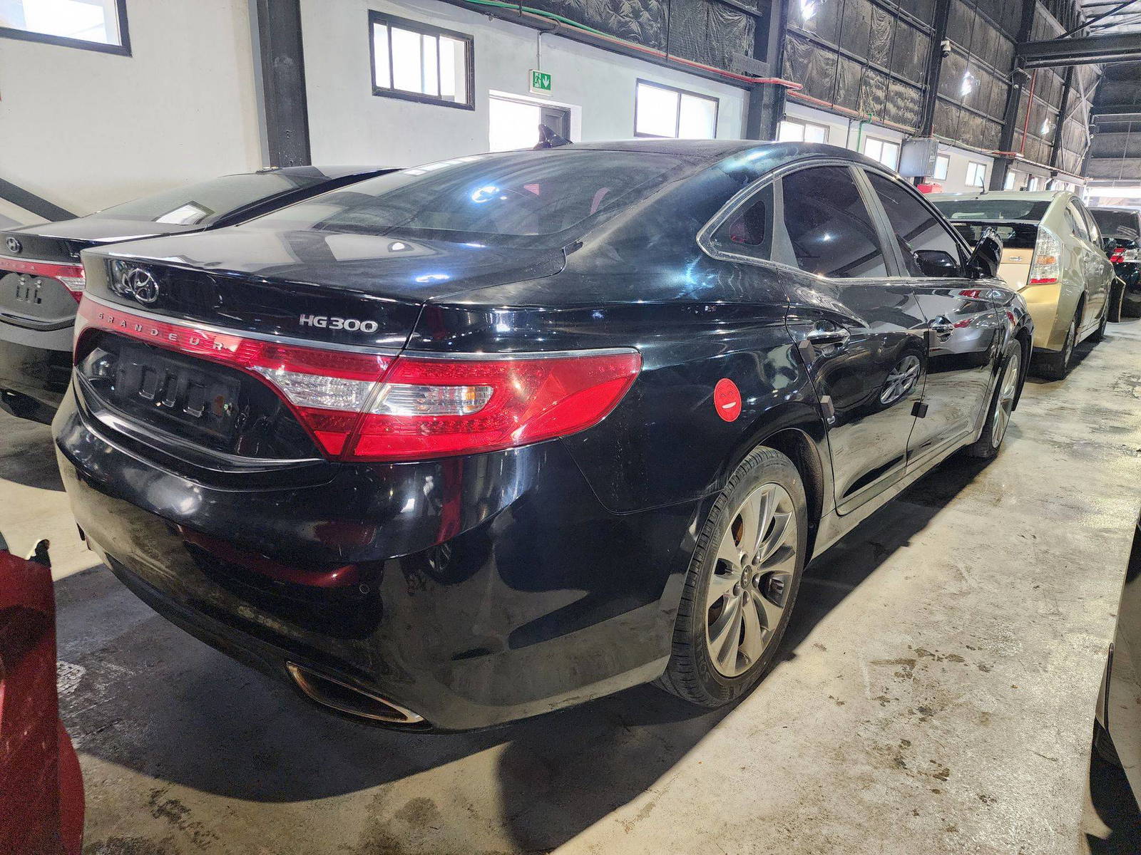 2012 HYUNDAI GRANDEUR — 193188 KM — Lot 94062 — Main - Marhaba Auctions Used Cars - Image 5