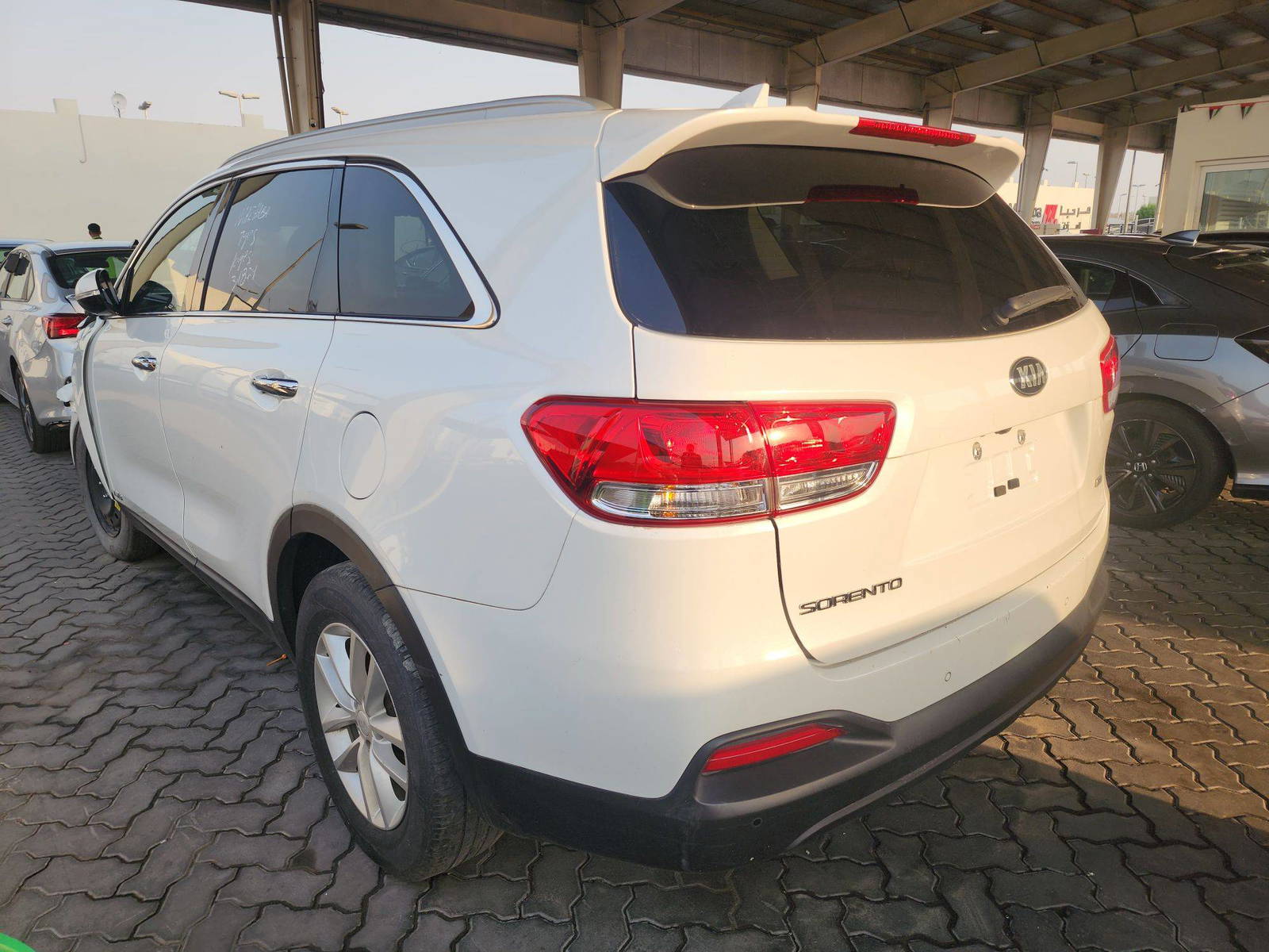 2018 KIA SORENTO — 140219 Miles — Lot 70891073 — Souq - Marhaba Auctions Used Cars - Image 4