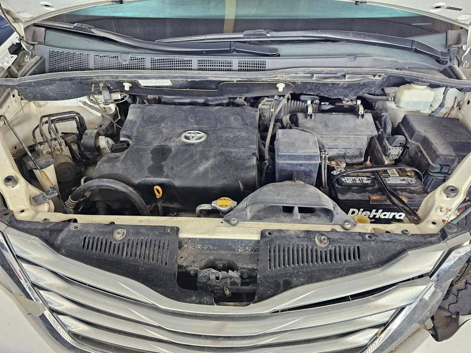 Toyota Sienna 2011 view 2