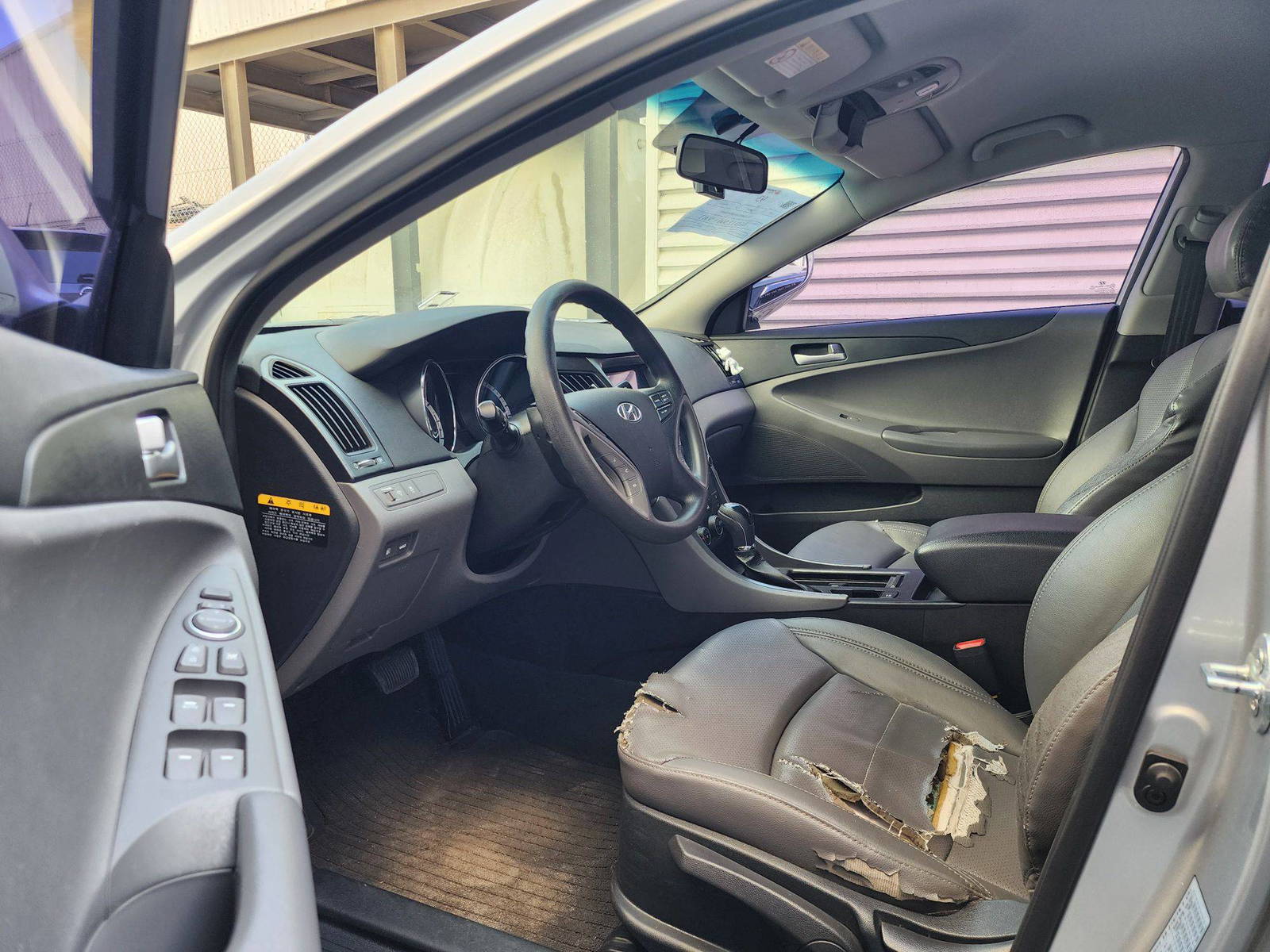 2013 HYUNDAI SONATA — 174394 KM — Lot 500450 — Al Quoz - Marhaba Auctions Used Cars - Image 9