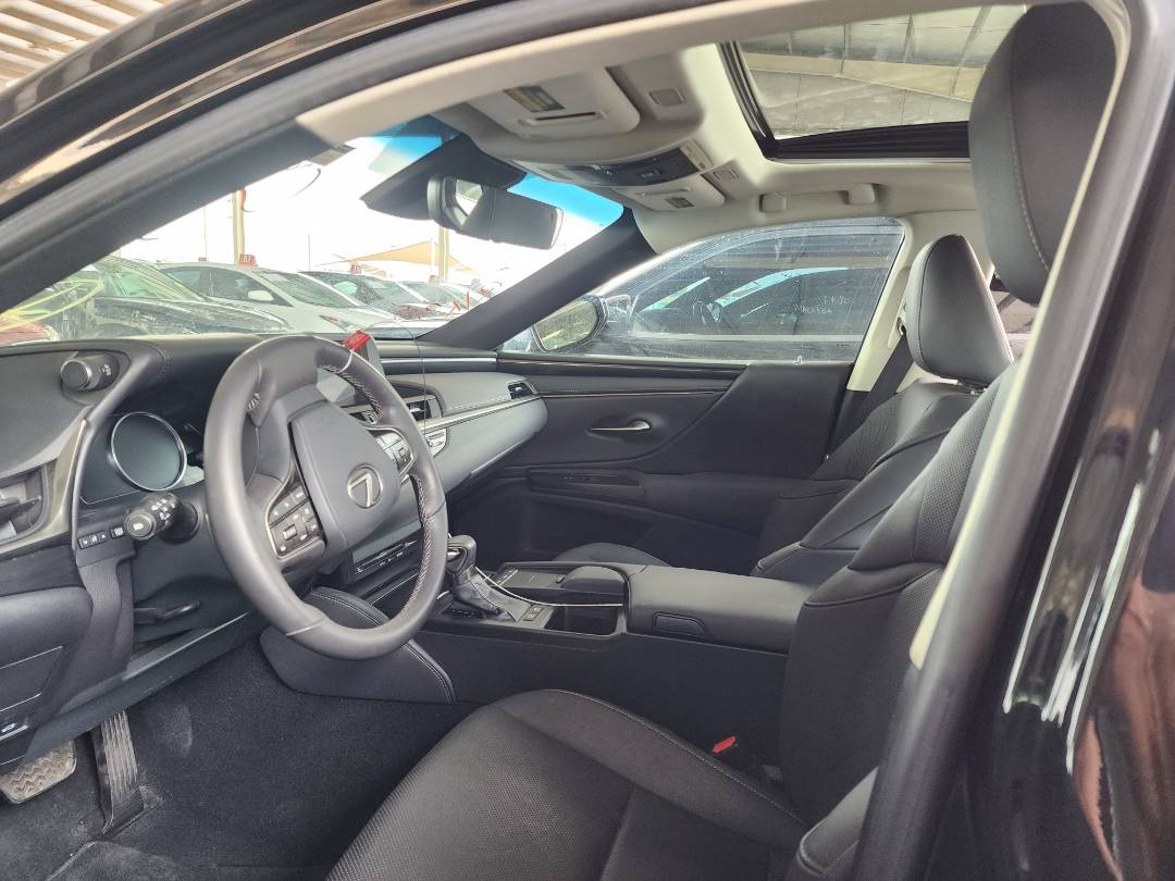 2021 LEXUS ES 300H — 33077 Miles — Lot 38019006 — Souq - Marhaba Auctions Used Cars - Image 6