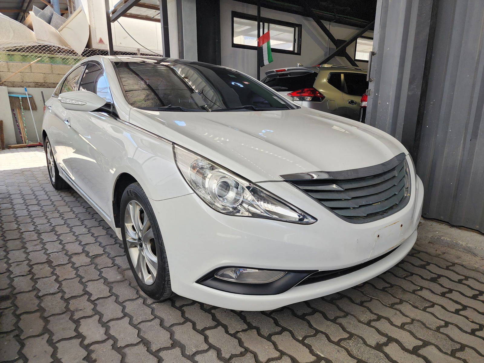 2010 HYUNDAI SONATA — 203790 KM — Lot 101149 — Al Quoz - Marhaba Auctions Used Cars - Image 3