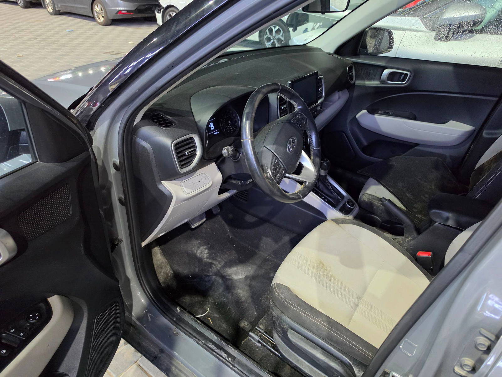 HYUNDAI VENUE SEL 2020 - Marhaba Auction Used Cars - Image 8