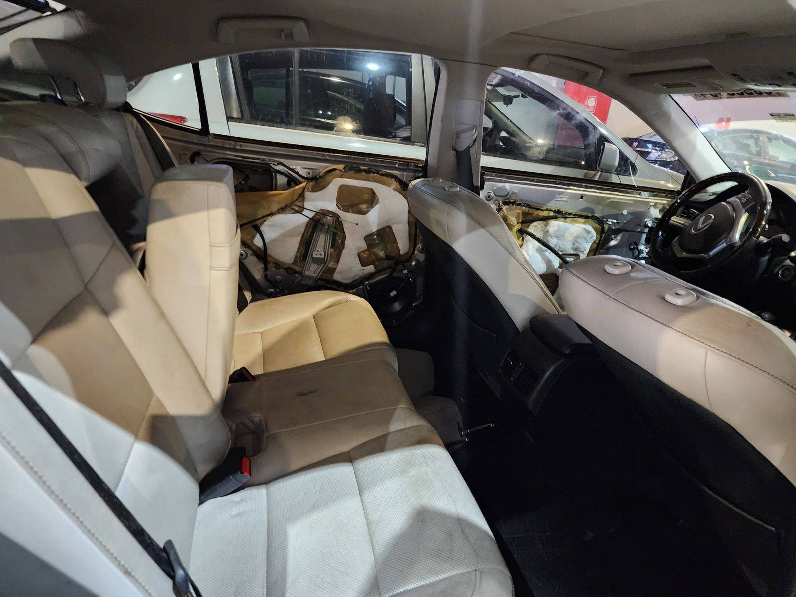 2015 LEXUS ES 350 — 98501 Miles — Lot 68838484 — Souq - Marhaba Auctions Used Cars - Image 7