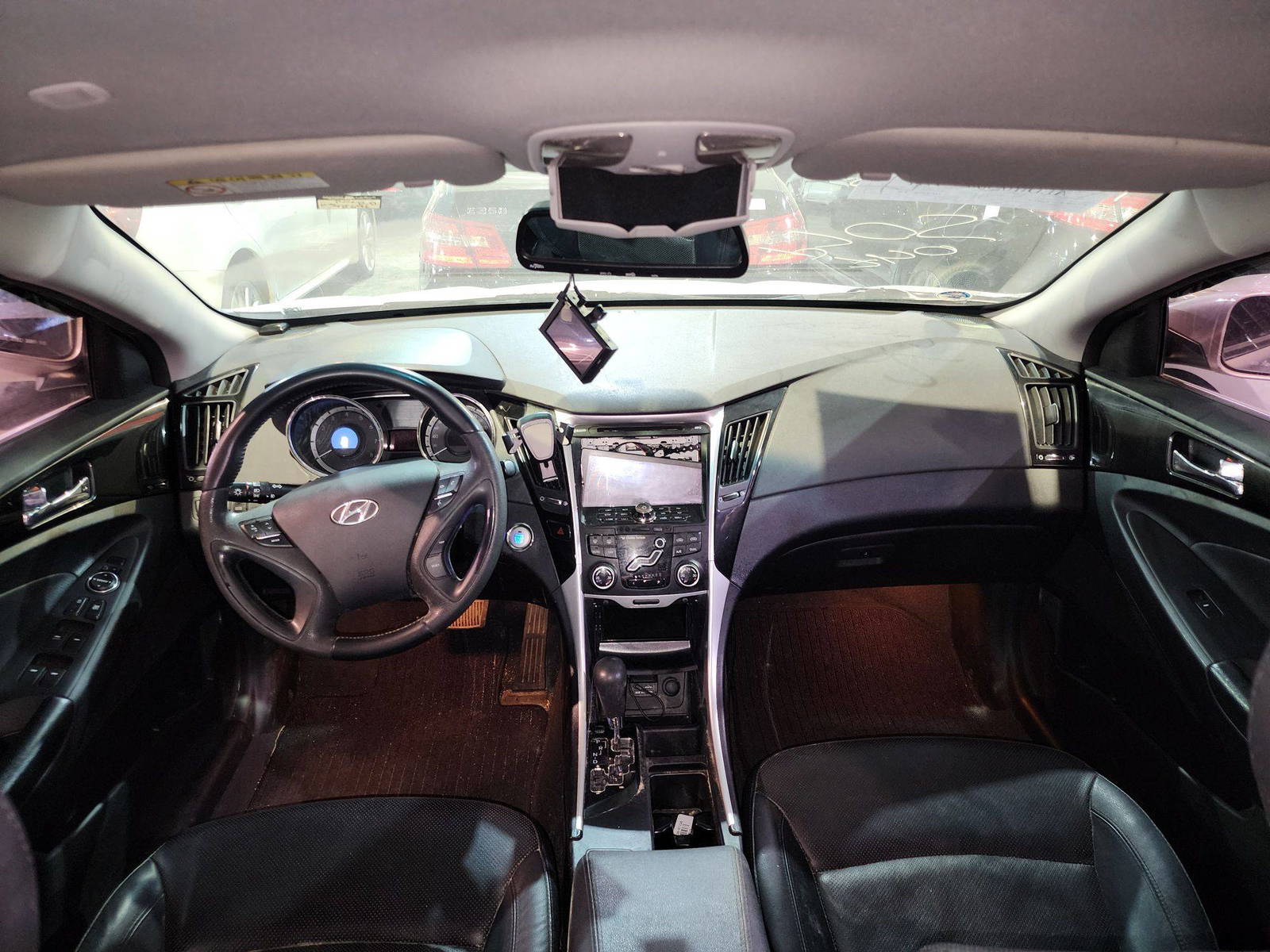 2011 HYUNDAI SONATA — 98696 KM — Lot 289835 — Al Quoz - Marhaba Auctions Used Cars - Image 8