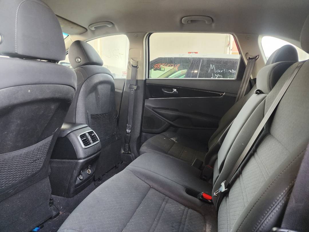2020 KIA SORENTO — 97134 Miles — Lot 42641364 — Souq - Marhaba Auctions Used Cars - Image 7