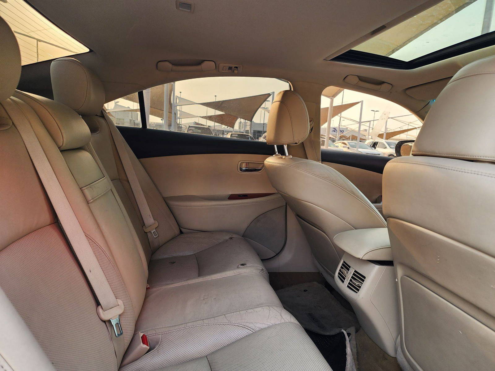 2011 LEXUS ES 350 — 133026 Miles — Lot 465714 — Souq - Marhaba Auctions Used Cars - Image 6