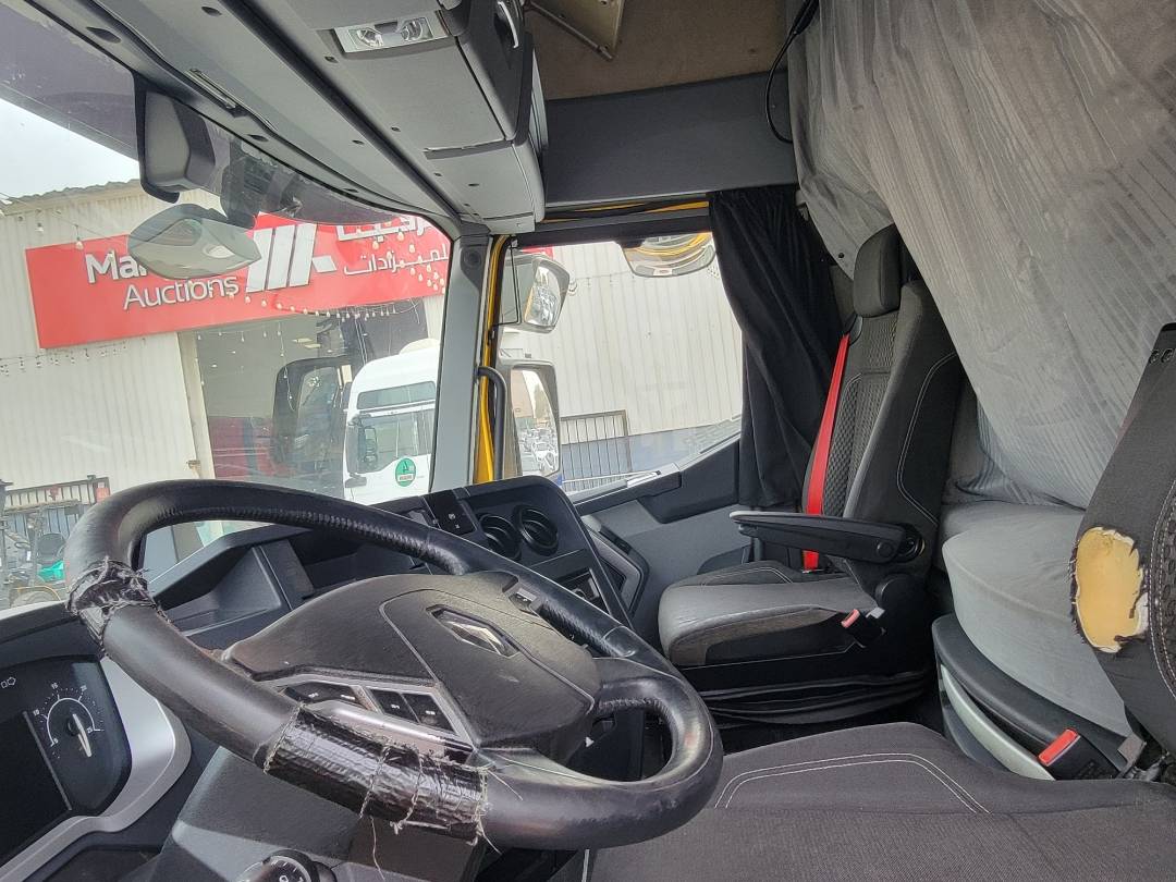 2015 RENAULT T 480 — 1168847 KM — Lot D001572 — Main - Marhaba Auctions Used Cars - Image 9