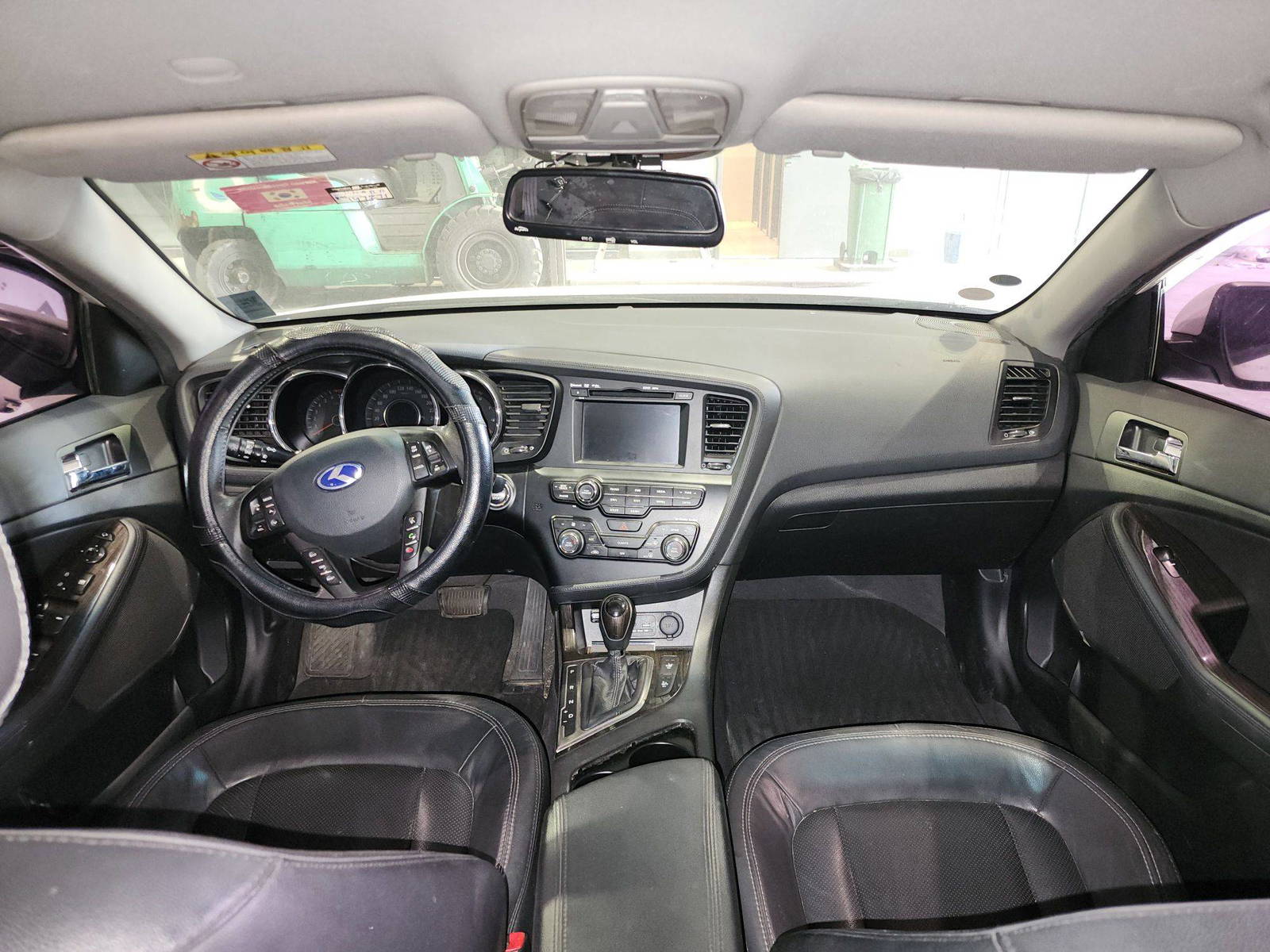 2011 KIA K5 — 147271 KM — Lot 005298 — Al Quoz - Marhaba Auctions Used Cars - Image 8