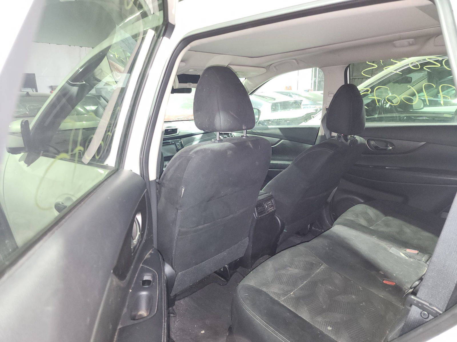 2014 NISSAN ROGUE — 233554 KM — Lot C776075 — Al Quoz - Marhaba Auctions Used Cars - Image 9