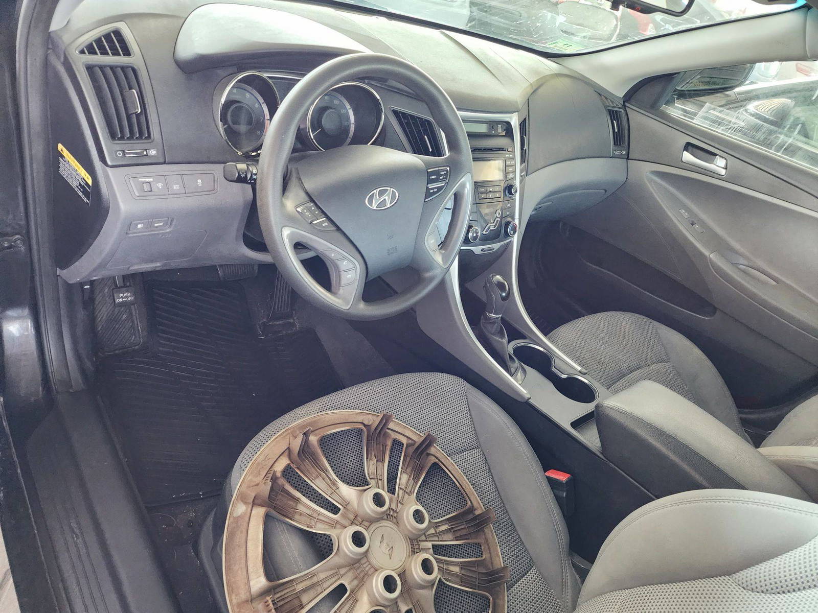 2013 HYUNDAI SONATA — 161945 Miles — Lot 69108643 - Marhaba Auctions Used Cars - Image 4