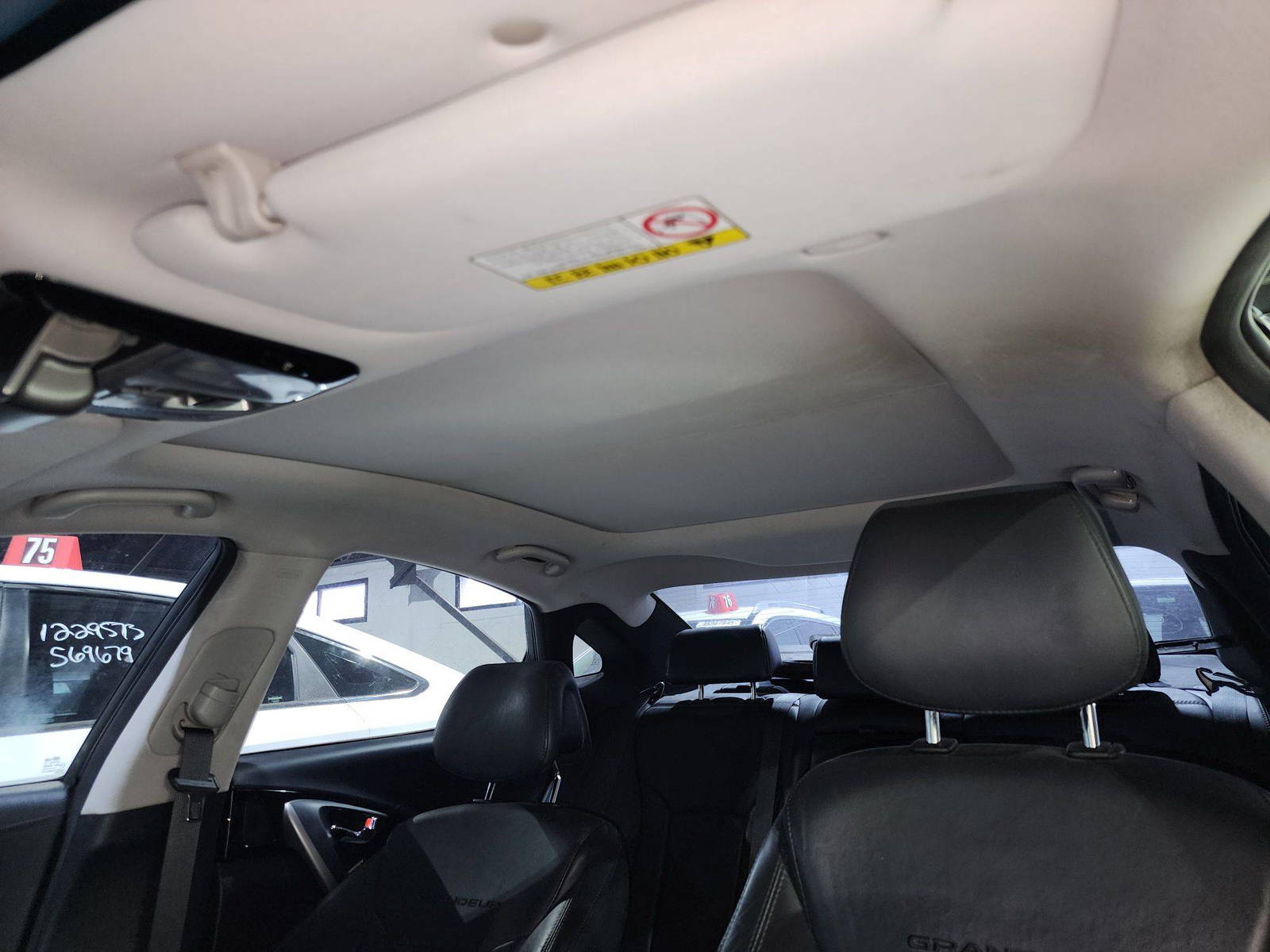 2015 HYUNDAI GRANDEUR — 211950 KM — Lot 12304 — Main - Marhaba Auctions Used Cars - Image 9