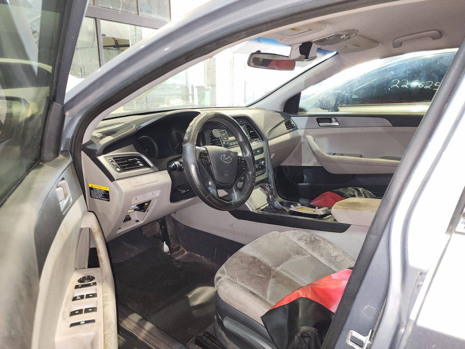 2015 HYUNDAI SONATA — 179499 Miles — Lot 118366 — Al Quoz - Marhaba Auctions Used Cars - Image 9