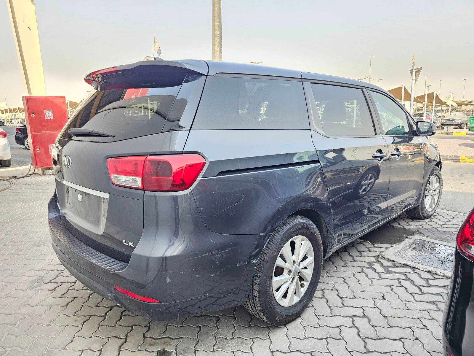 2017 KIA SEDONA — 208784 Miles — Lot MB5C14H6235006 — Souq - Marhaba Auctions Used Cars - Image 3