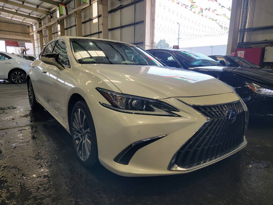 2021 LEXUS ES 300H — 27784 Miles — Lot MU007799 — Souq - Marhaba Auctions Used Cars - Image 3