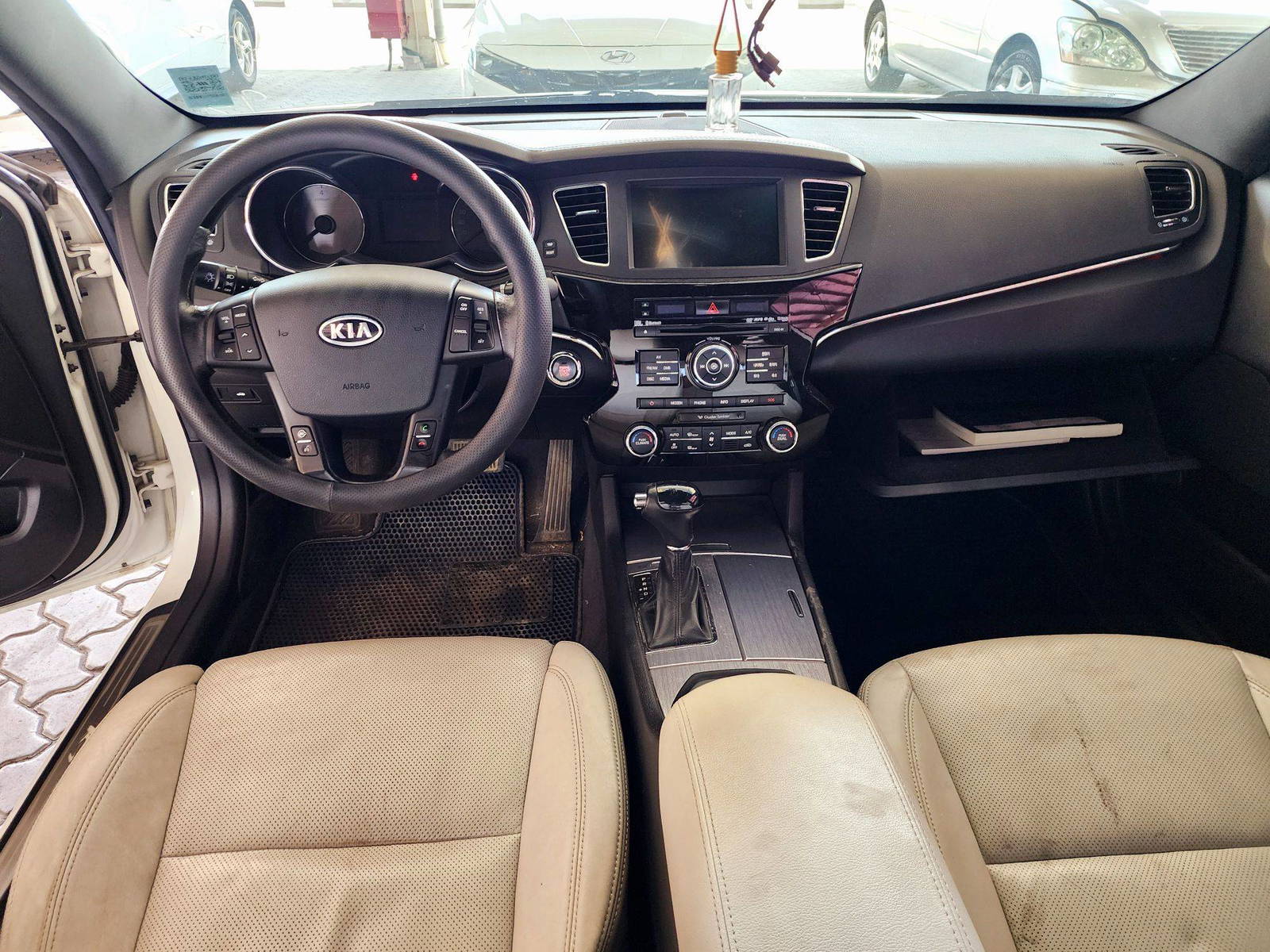 2010 KIA K7 — 194948 KM — Lot 019181 — Main - Marhaba Auctions Used Cars - Image 7