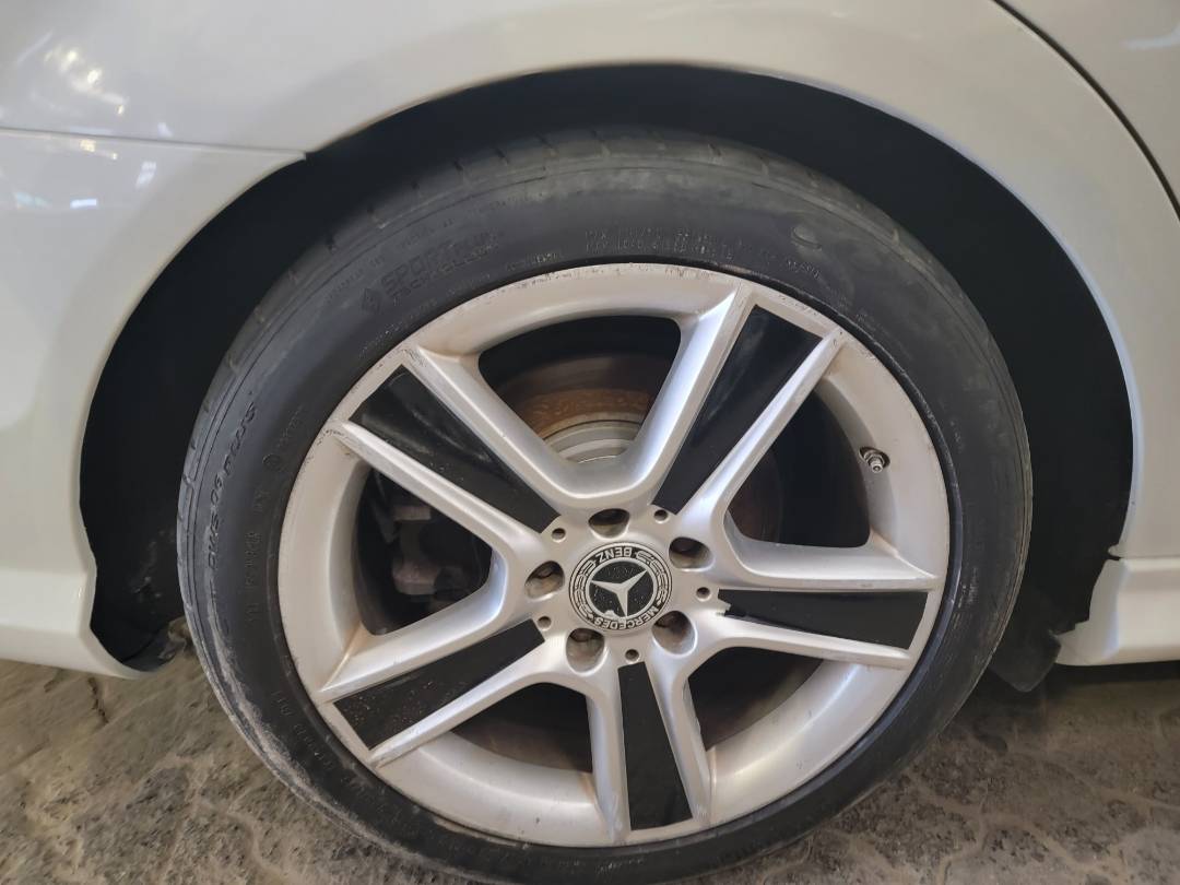 2011 MERCEDES BENZ C300 — 142983 Miles — Lot 141763 — Main - Marhaba Auctions Used Cars - Image 5