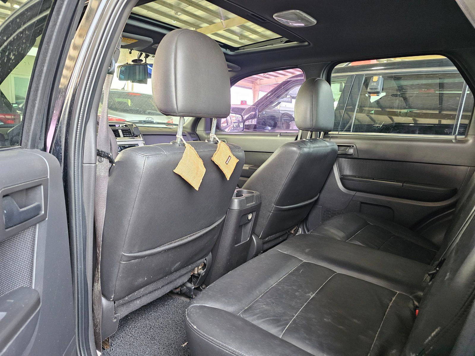 2010 FORD ESCAPE — 157964 KM — Lot 85258 — Main - Marhaba Auctions Used Cars - Image 6