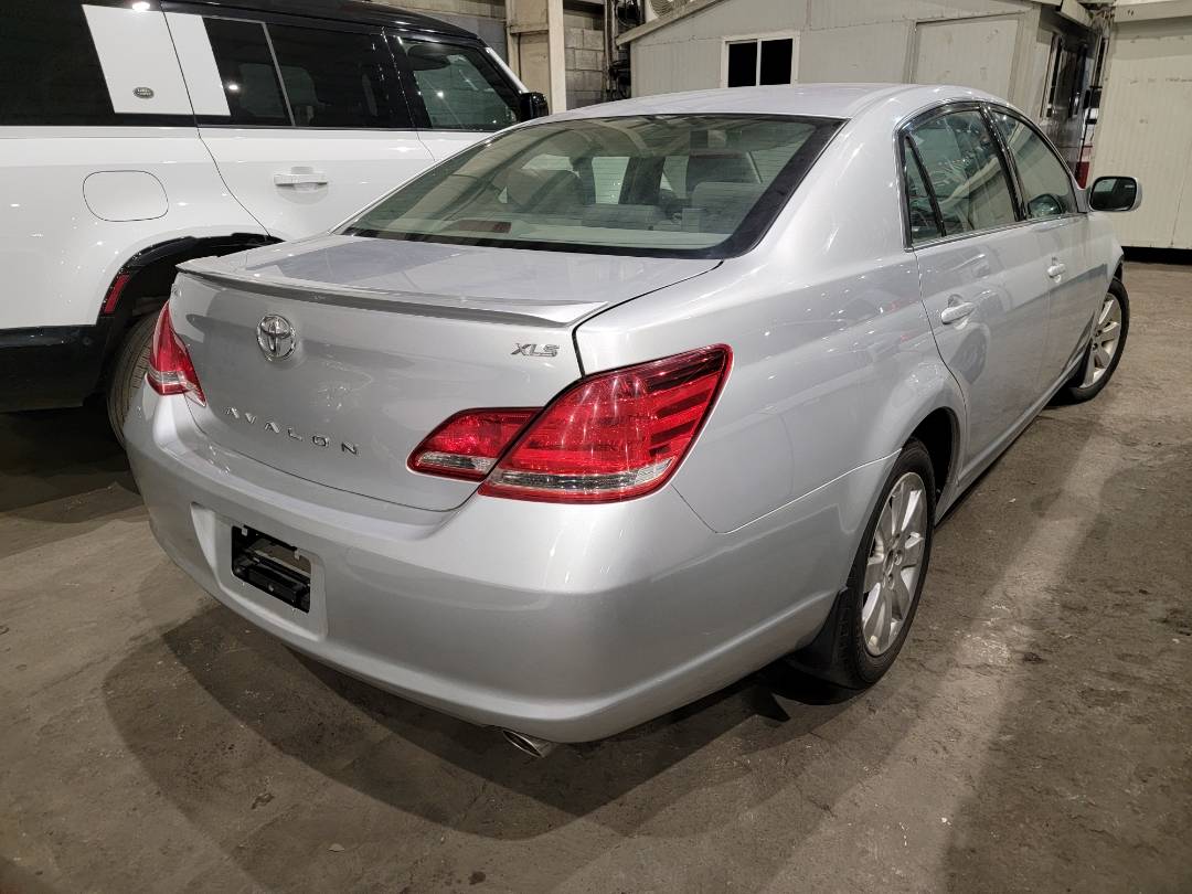 2005 TOYOTA AVALON — 232522 Miles — Lot U051168 — Main - Marhaba Auctions Used Cars - Image 4