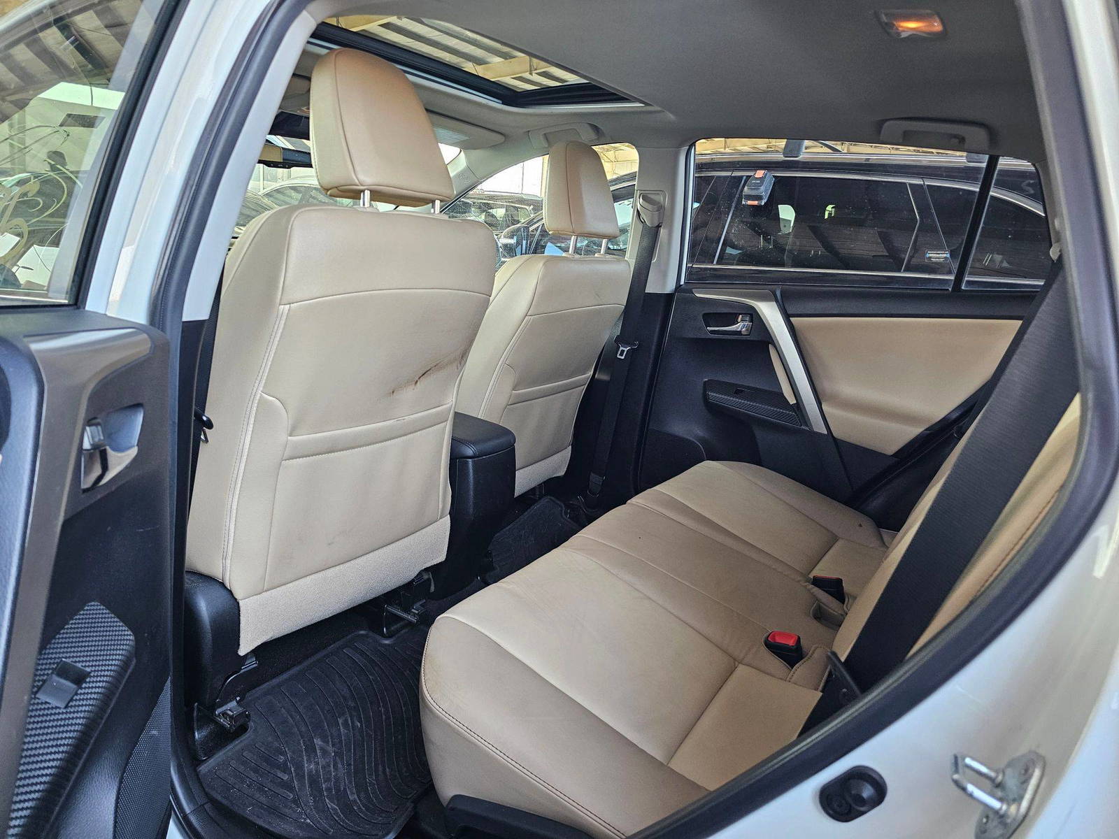 2015 TOYOTA RAV4 — 127871 Miles — Lot FW309981 — Souq - Marhaba Auctions Used Cars - Image 6