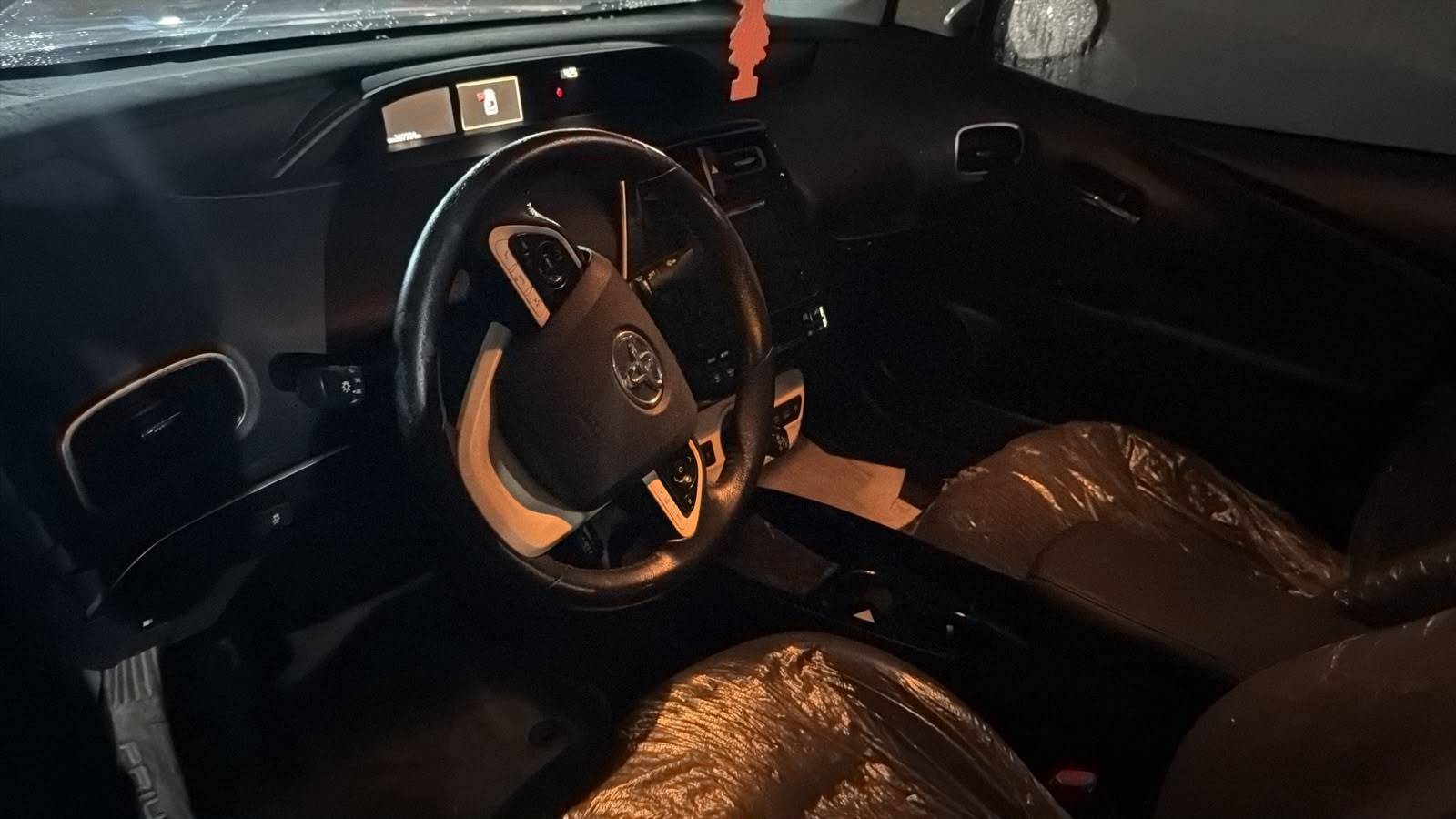 2017 TOYOTA PRIUS — 267724 KM — Lot ARFP6H3001565 - Marhaba Auctions Used Cars - Image 5