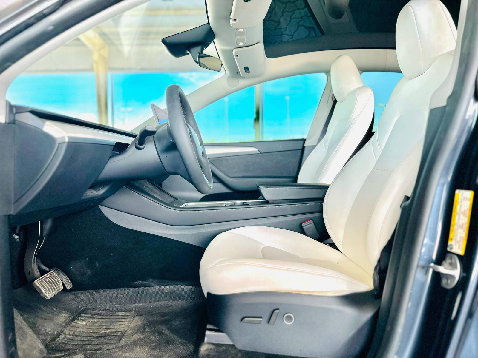 2024 TESLA MODEL Y — 3879 KM — Lot RF061417 — Souq - Marhaba Auctions Used Cars - Image 11