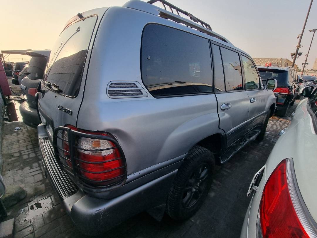 2005 LEXUS LX 470 — 206763 Miles — Lot 549714 — Ind. 12 - Marhaba Auctions Used Cars - Image 4