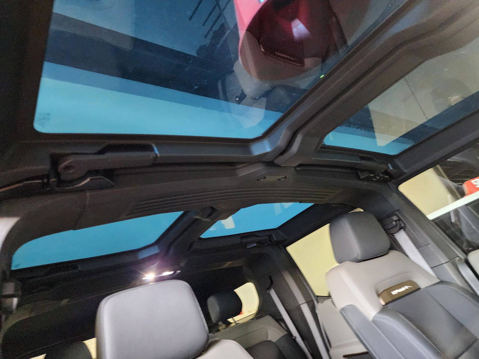 2024 GMC HUMMER EV SUV — 978 Miles — Lot 00514 — Main - Marhaba Auctions Used Cars - Image 10