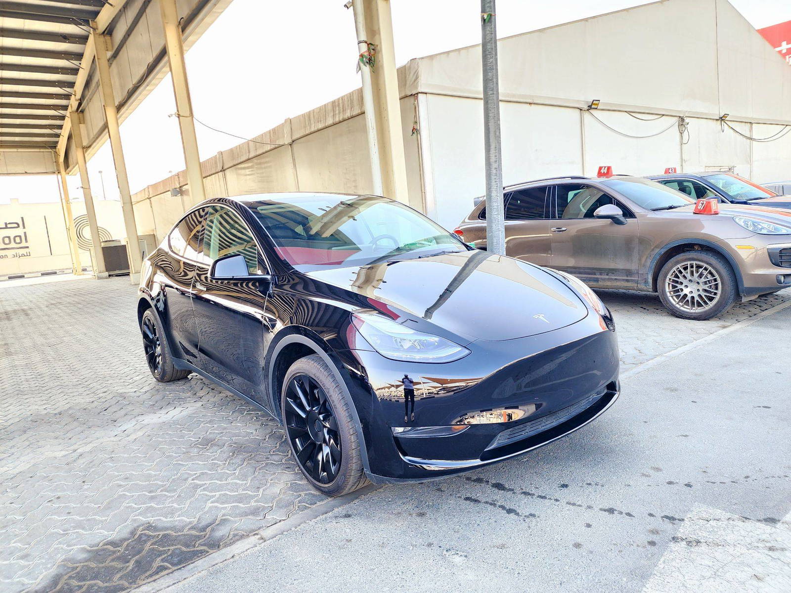 2024 TESLA MODEL Y — 15585 KM — Lot F130158 — Souq - Marhaba Auctions Used Cars - Image 4