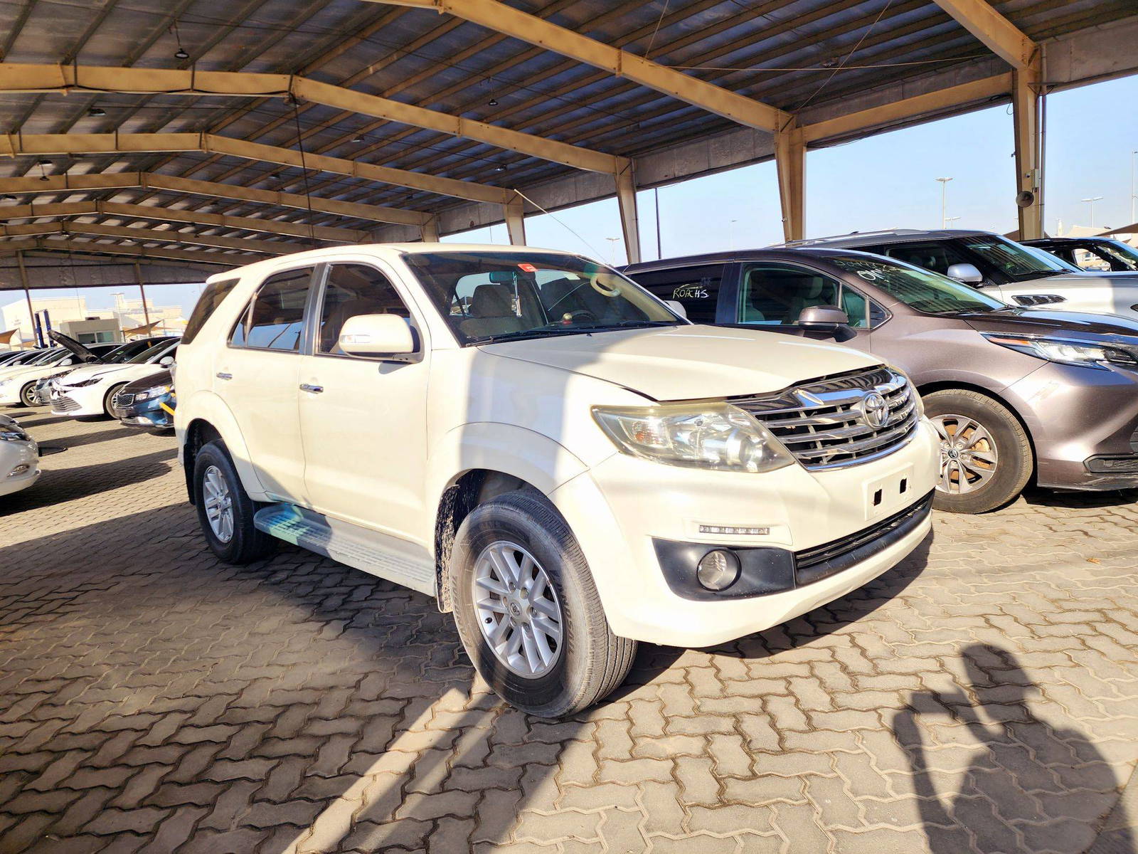 2015 TOYOTA FORTUNER — 88890 KM — Lot 8068870 — Souq - Marhaba Auctions Used Cars - Image 4