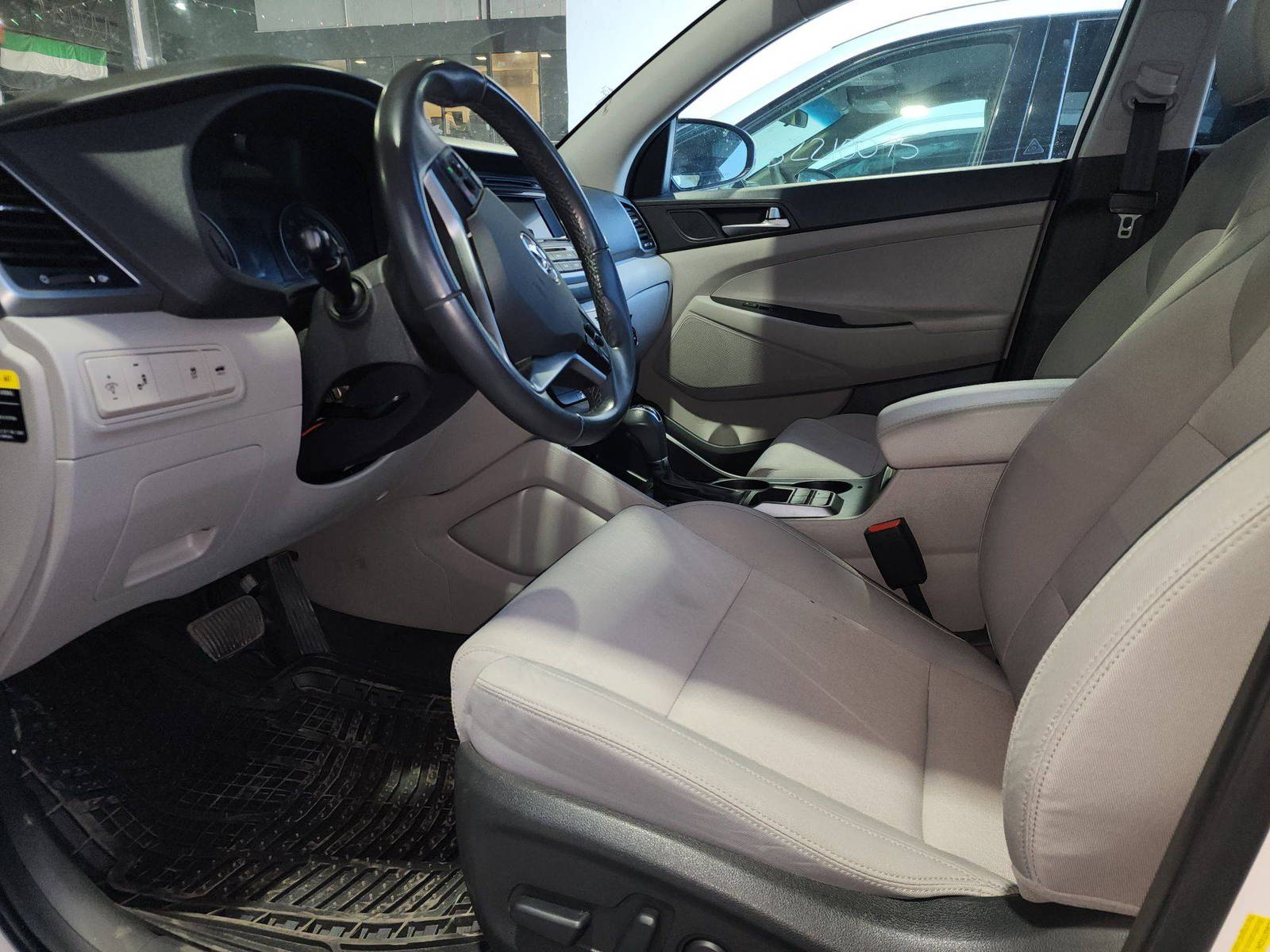 2017 HYUNDAI TUCSON — 72790 Miles — Lot A25HU580715 — Souq - Marhaba Auctions Used Cars - Image 9