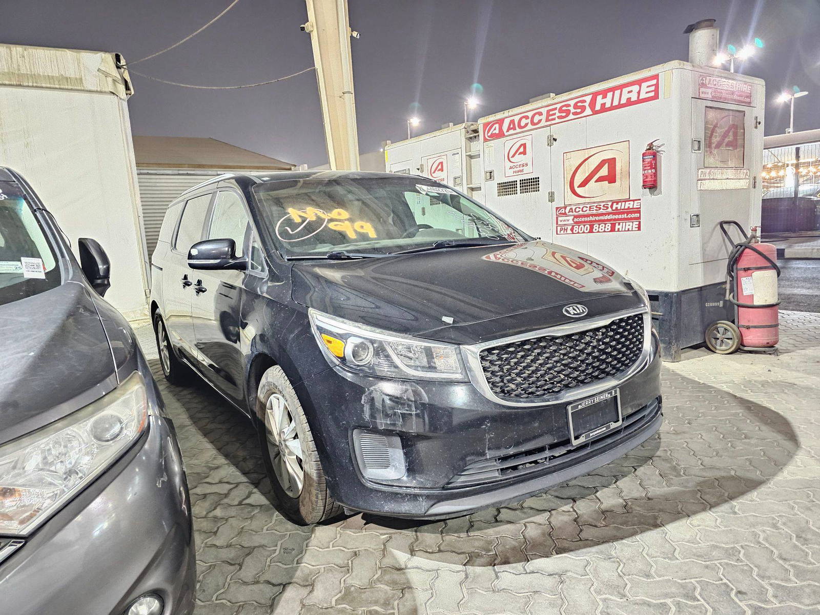 2015 KIA SEDONA — 153872 Miles — Lot 8F6059039 — Souq - Marhaba Auctions Used Cars - Image 3