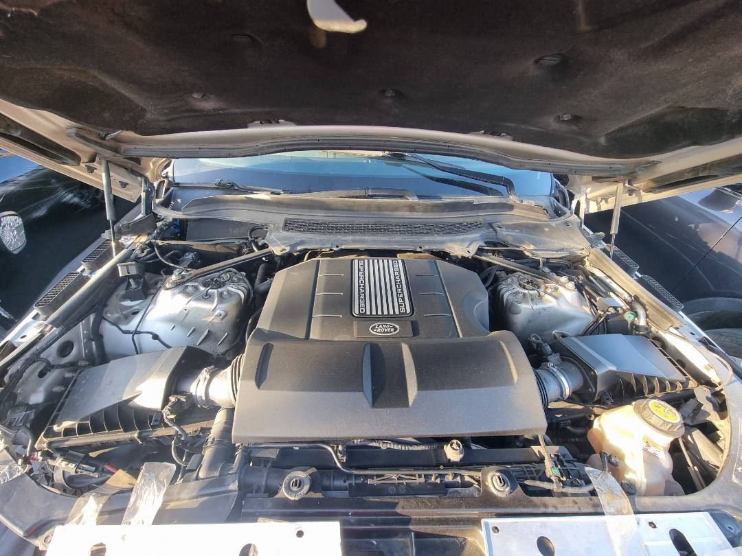 LAND ROVER RANGE ROVER SUPERCHARGED 2015 - Marhaba Auction Used Cars - Image 12