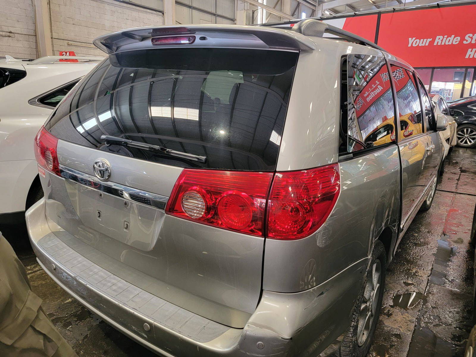 2006 TOYOTA SIENNA — 189078 Miles — Lot 87375105 — Main - Marhaba Auctions Used Cars - Image 6