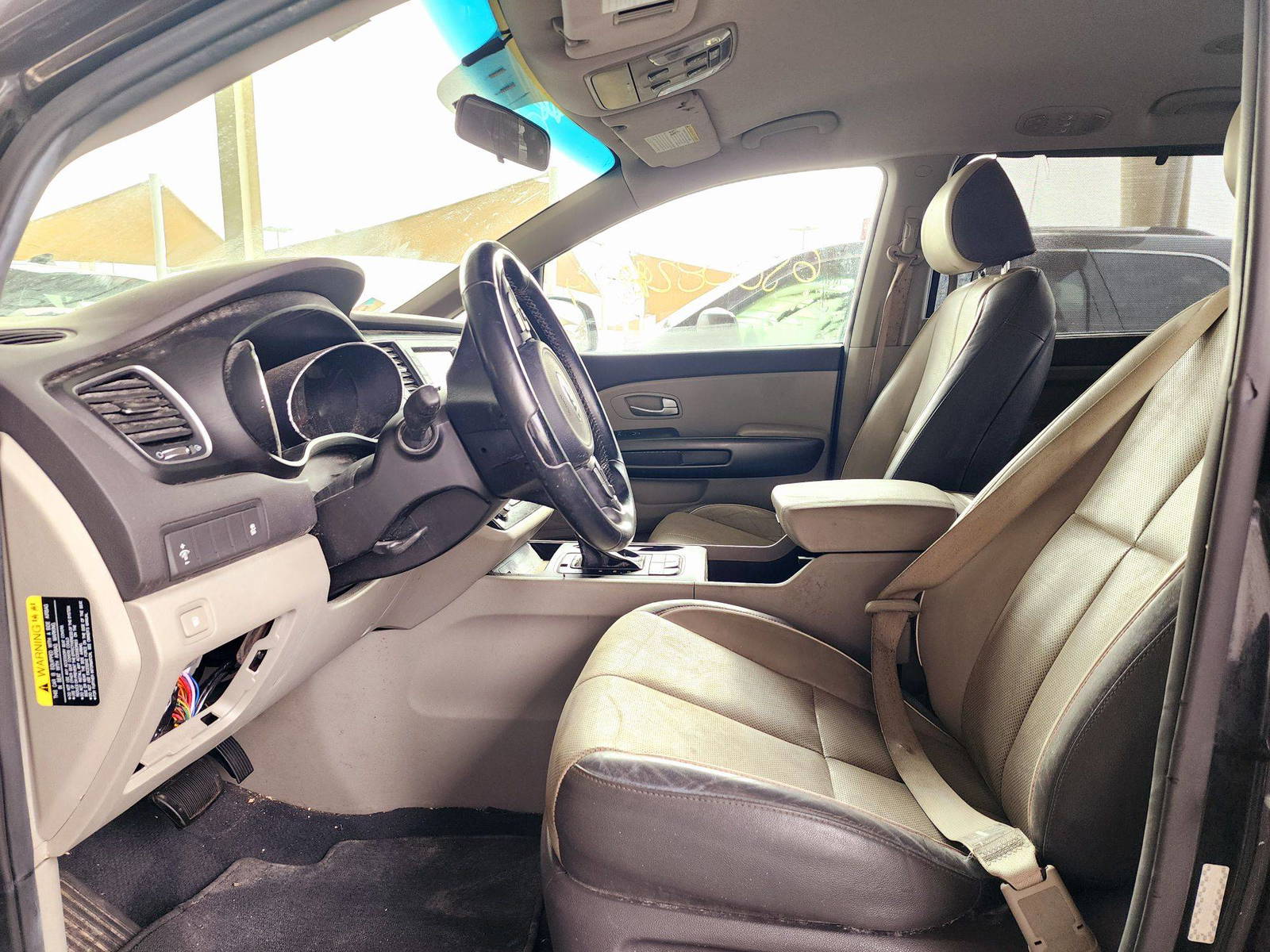 2017 KIA SEDONA — 117234 Miles — Lot 65008294 — Souq - Marhaba Auctions Used Cars - Image 9