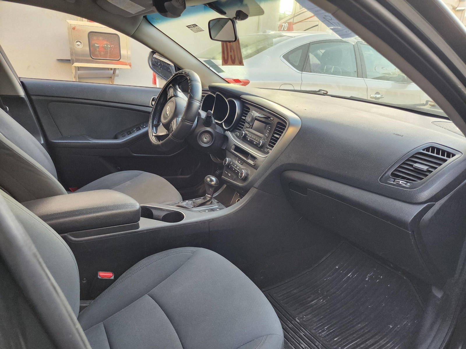 2015 KIA OPTIMA — 370082 KM — Lot 12039889 — Souq - Marhaba Auctions Used Cars - Image 6