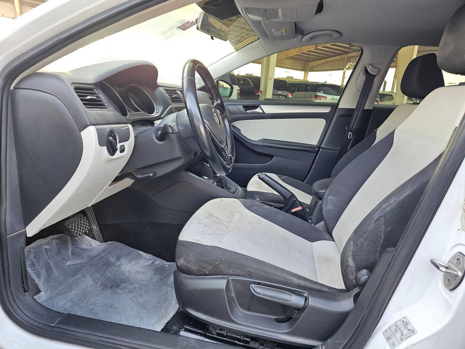 2017 VOLKSWAGEN JETTA — 292907 KM — Lot 314319 — Souq - Marhaba Auctions Used Cars - Image 9