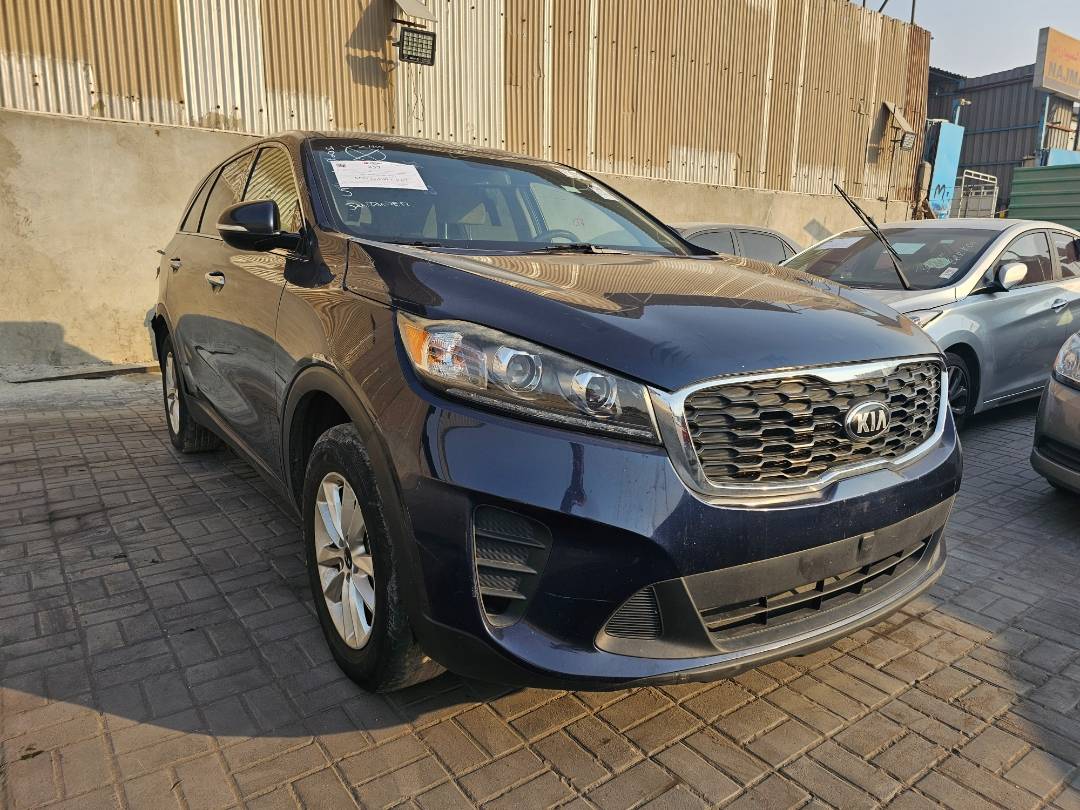2019 KIA SORENTO — 179000 Miles — Lot 3879886 — Souq - Marhaba Auctions Used Cars - Image 4