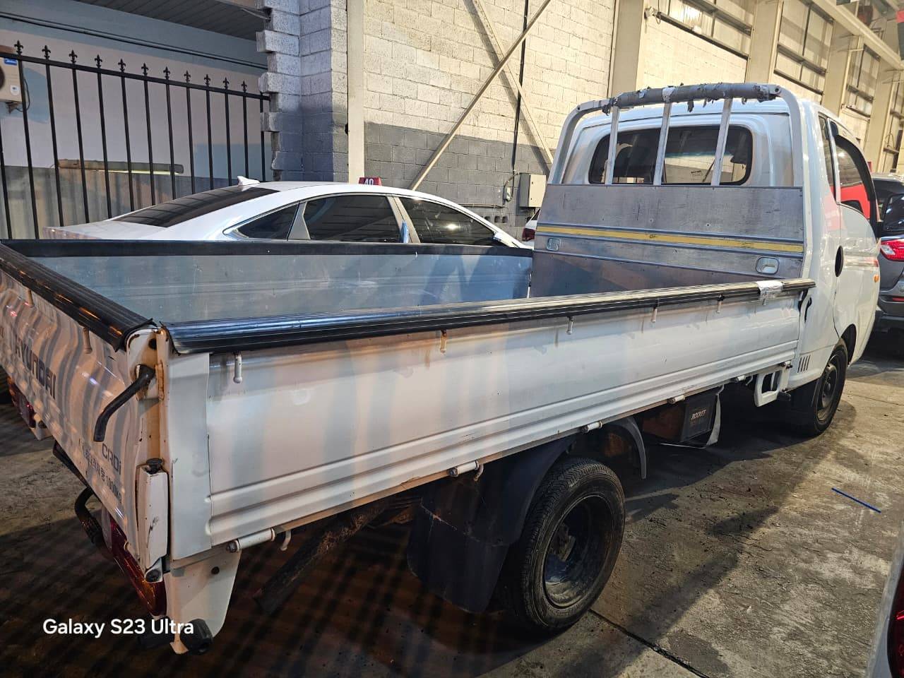 2017 HYUNDAI PORTER 2 — 81040 KM — Lot HU329829 — Main - Marhaba Auctions Used Cars - Image 5