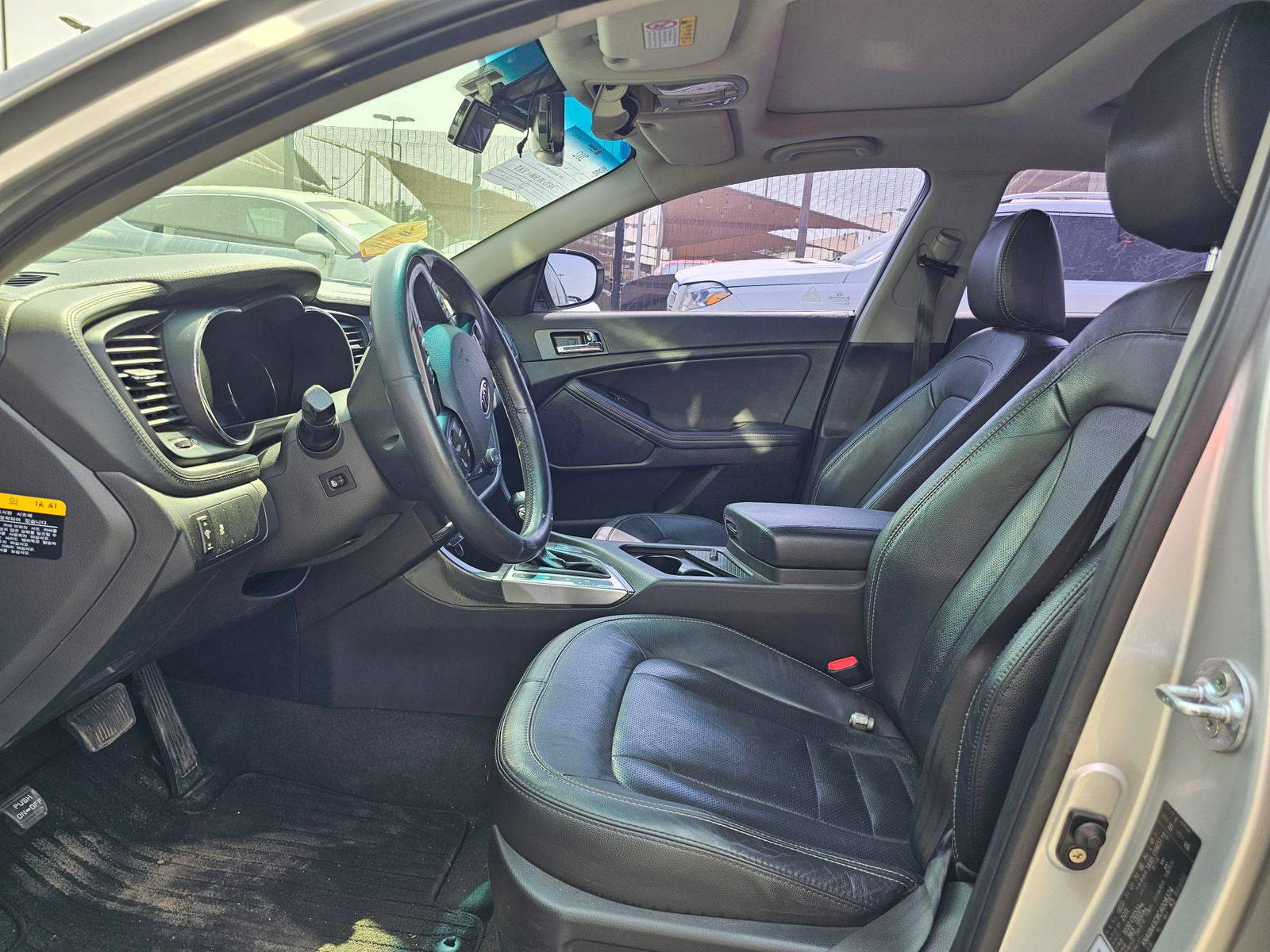 2012 KIA K5 — 253273 KM — Lot 008374 — Souq - Marhaba Auctions Used Cars - Image 9