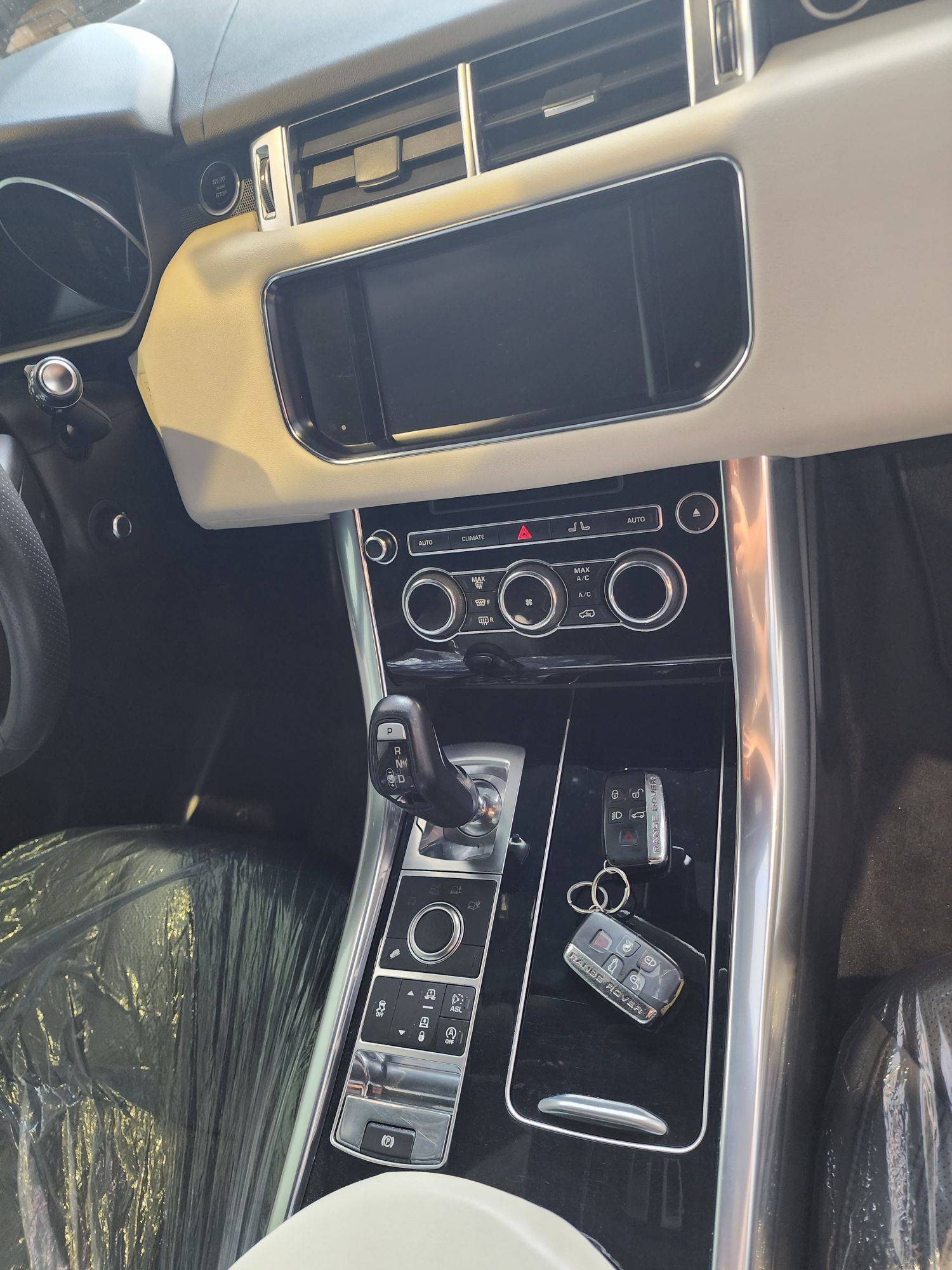 2014 LAND ROVER RANGE ROVER — 92041 Miles — Lot 50927 — Main - Marhaba Auctions Used Cars - Image 13