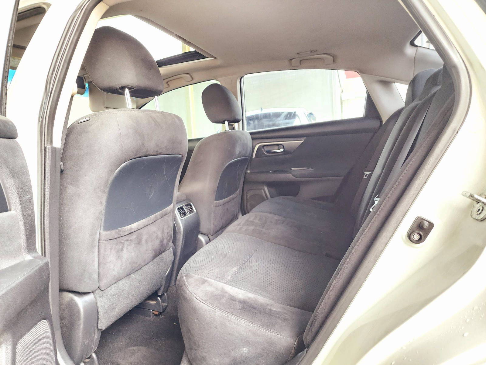 2015 NISSAN ALTIMA — 389629 KM — Lot AP6FN330851 — Souq - Marhaba Auctions Used Cars - Image 6