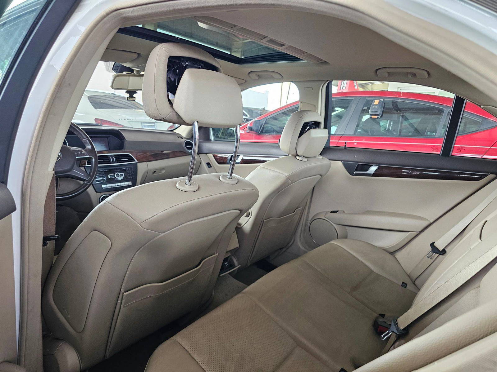 2014 MERCEDES BENZ C300 — 135250 Miles — Lot B3EA910146 — Souq - Marhaba Auctions Used Cars - Image 6