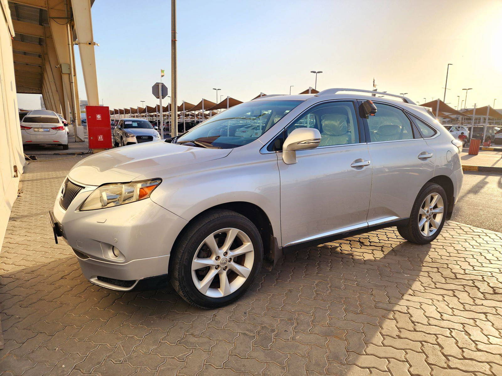 2010 LEXUS RX 350 — 291565 KM — Lot 2429184 — Souq - Marhaba Auctions Used Cars - Image 5